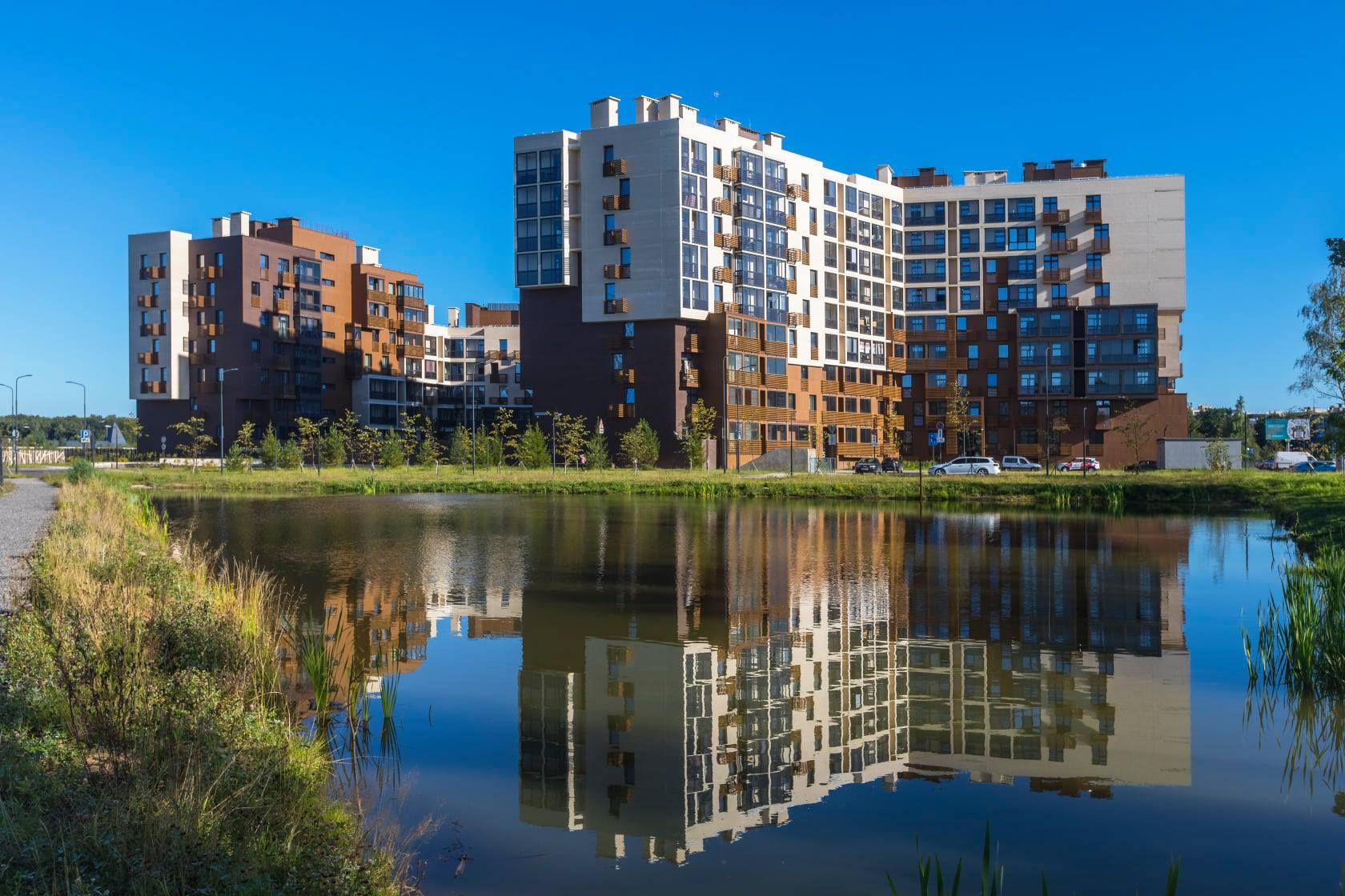 Дома вписаны в природную среду